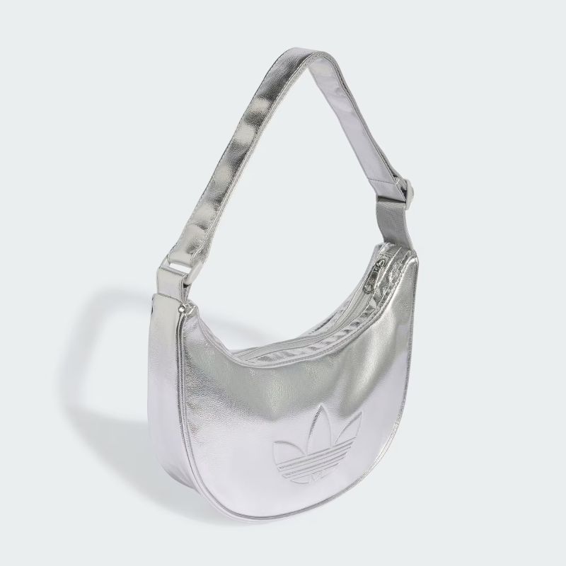 adidas 26Q3 ADICOLOR HALF CRESCENT BAG METALLIC PU シルバーメタリック KR1562