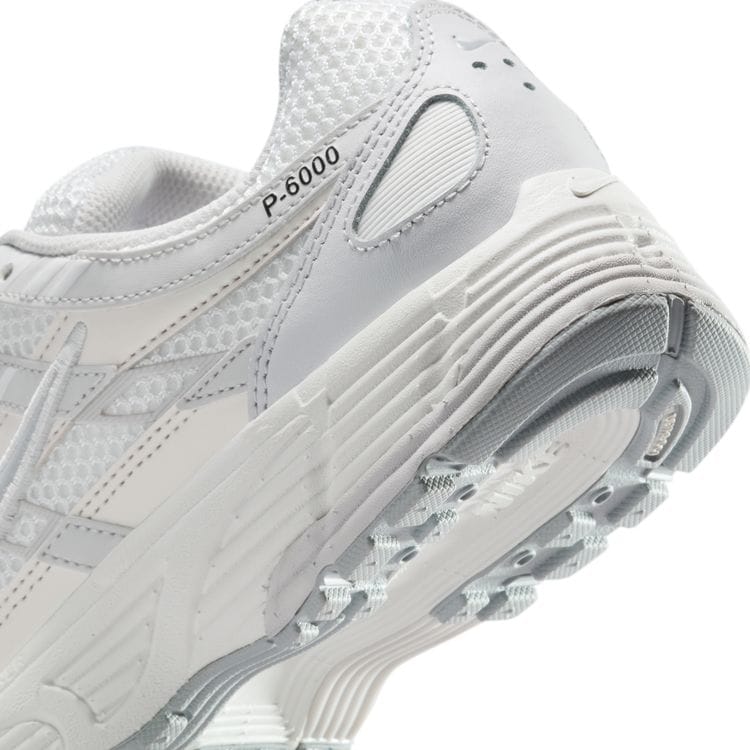 最も優遇の セール30%OFF】NIKE SU25 NIKE WMNS P-6000 SE サミットホワイト ウォーキング・ランニングウェア