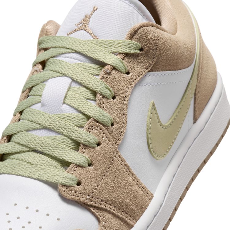JORDAN BRAND SU26 WMNS AIR JORDAN 1 LOW カーキ/ホワイト-オリーブ オーラ-セイル DC0774-204