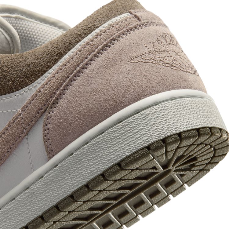 JORDAN BRAND SU26 AIR JORDAN 1 LOW オリーブグレー/エニグマストーン-サミットホワイト 553558-046