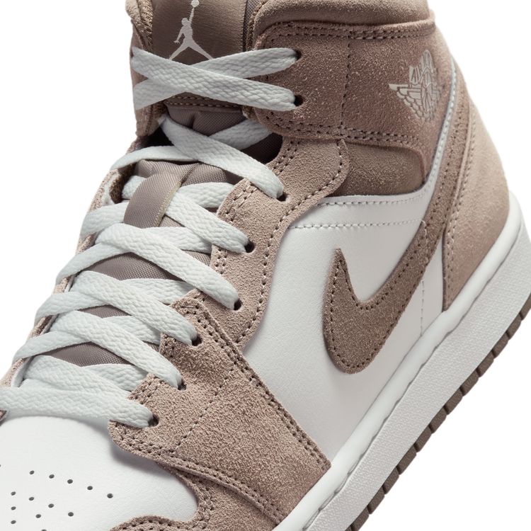 JORDAN BRAND SU26 AIR JORDAN 1MID エニグマストーン/オリーブグレー-サミットホワイト DQ8426-003