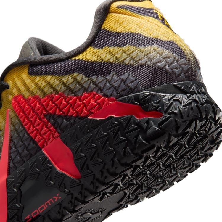 NIKE SU26 4/10 JA 3 EP アンスラサイト/ブライトクリムゾン-イエローオークル IU7239-001