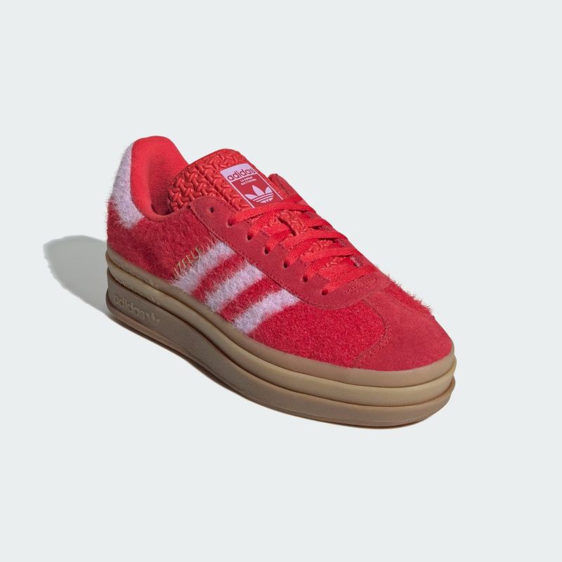 adidas 25Q4 GAZELLE BOLD W ベタースカーレット/ブリスライラック/ゴールドメタリック JS3905