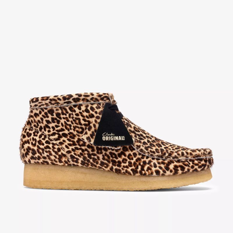 Clarks SS26 W Wallabee Boot. Leopard Print 26185623