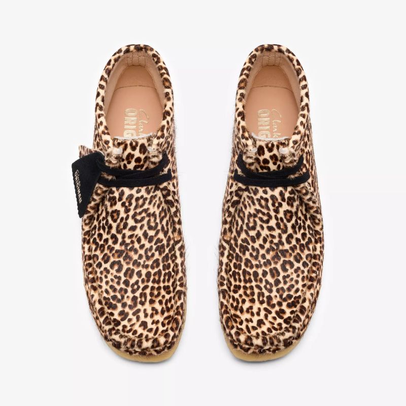 Clarks SS26 W Wallabee Boot. Leopard Print 26185623
