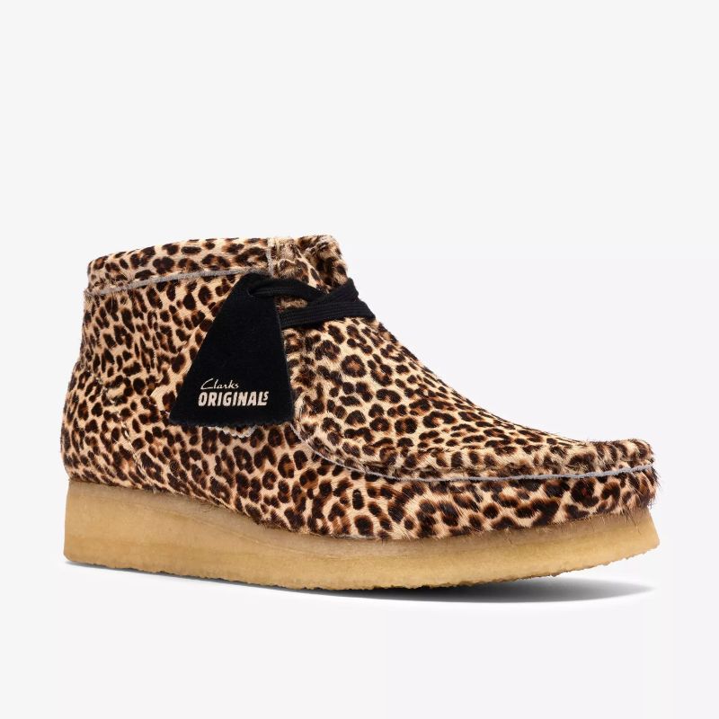 Clarks SS26 W Wallabee Boot. Leopard Print 26185623