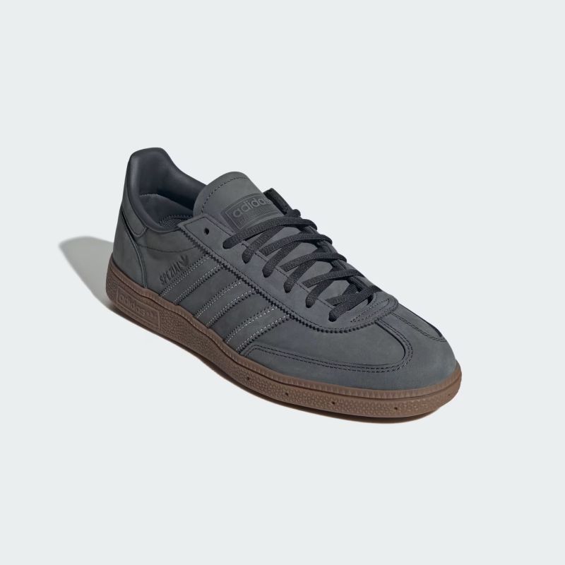 adidas 26Q4 adidas HANDBALL SPEZIAL カーボン/カーボン/ガム KJ9853