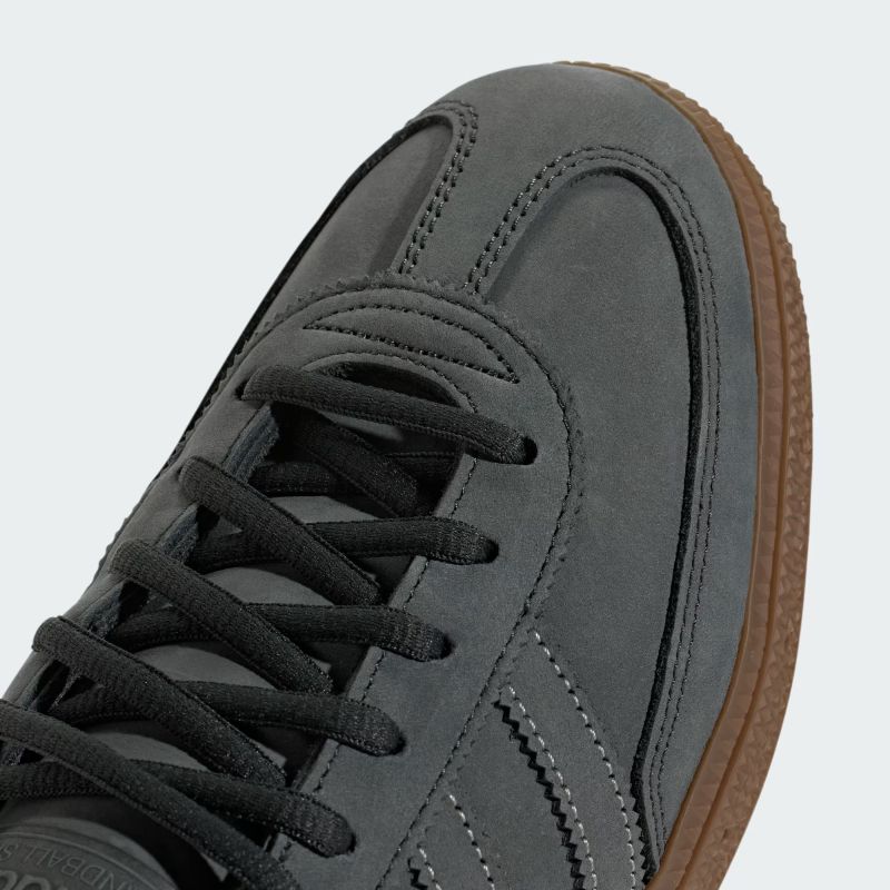 adidas 26Q4 adidas HANDBALL SPEZIAL カーボン/カーボン/ガム KJ9853