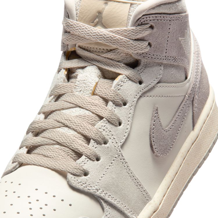 JORDAN BRAND SP26 WMNS AIR JORDAN 1 MID SE ライトアイアンオール゛/エニグマストーン-ペイルアイボリー IB7010-001
