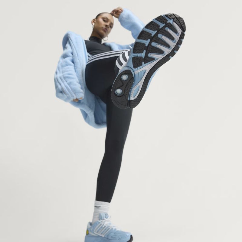 adidas 26Q3 adidas ADISTAR CONTROL 5 W クリアスカイ/フットウェアホワイト/ブルーバード KK2606