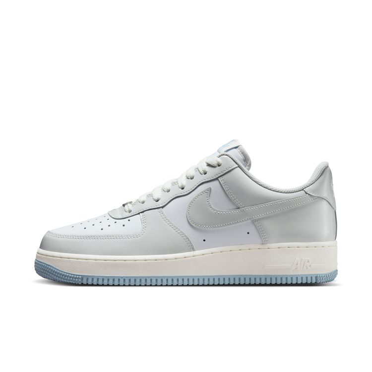 NIKE SU26 NIKE AIR FORCE 1 '07 ホワイト/フォトンダスト-セイル-ライトアーモリーブルー IH4461-100
