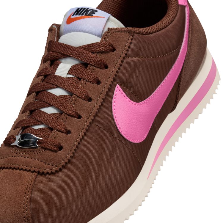 NIKE HO25 NIKE WMNS CORTEZ ファウナブラウン/ピンクスペル-セイル-ホワイト DZ2795-203