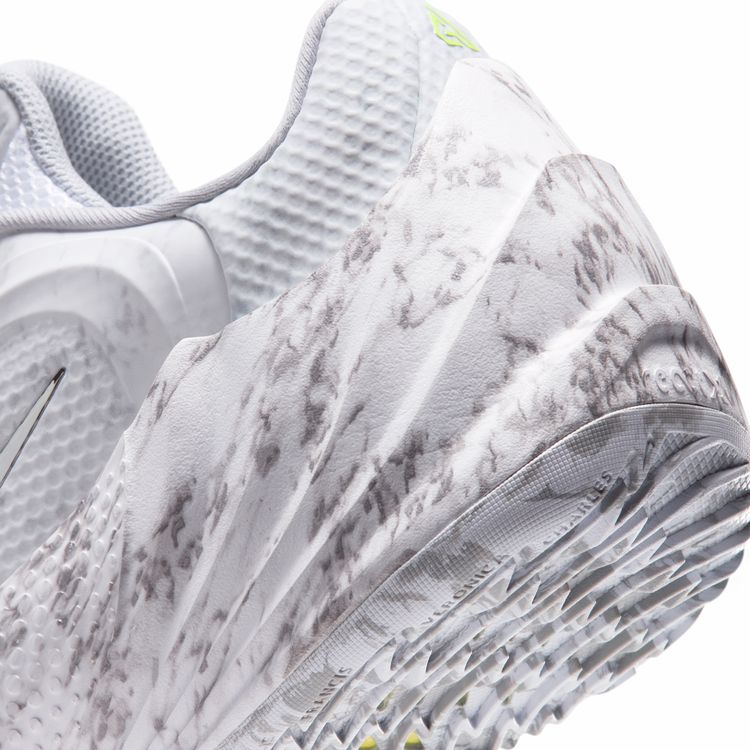 NIKE FA26 NIKE GIANNIS FREAK 8 LE EP ホワイト/メタリックシルバー‐ライトスモークグレー JA1402-100