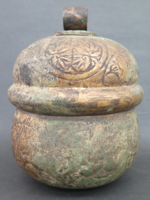 東照宮 元禄二年 古銅製 瑠金 三葉葵紋 大鈴 仏教美術☆時代物☆ 東照宮 元禄二年 古銅製 瑠金 三葉葵紋 大鈴 仏教美術☆時代物