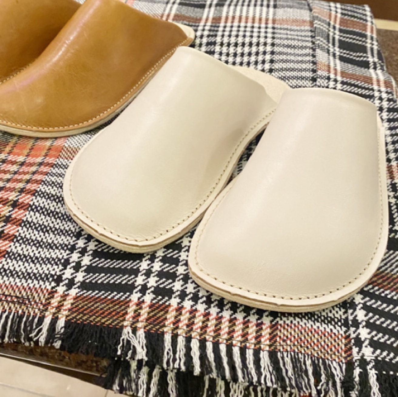 ワックスレザー IVR(アイボリー)