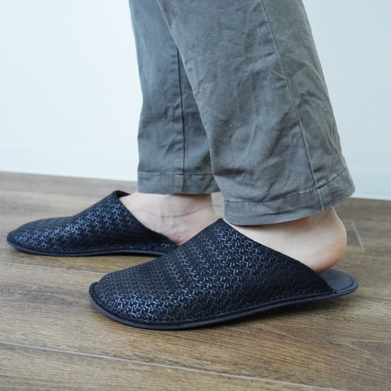 【ゴン/abrAsus アブラサス 】エンボスレザー ブラック未使用 ゴン様専用/abrAsus アブラサス 】エンボスレザー ブラック未使用 ゴン