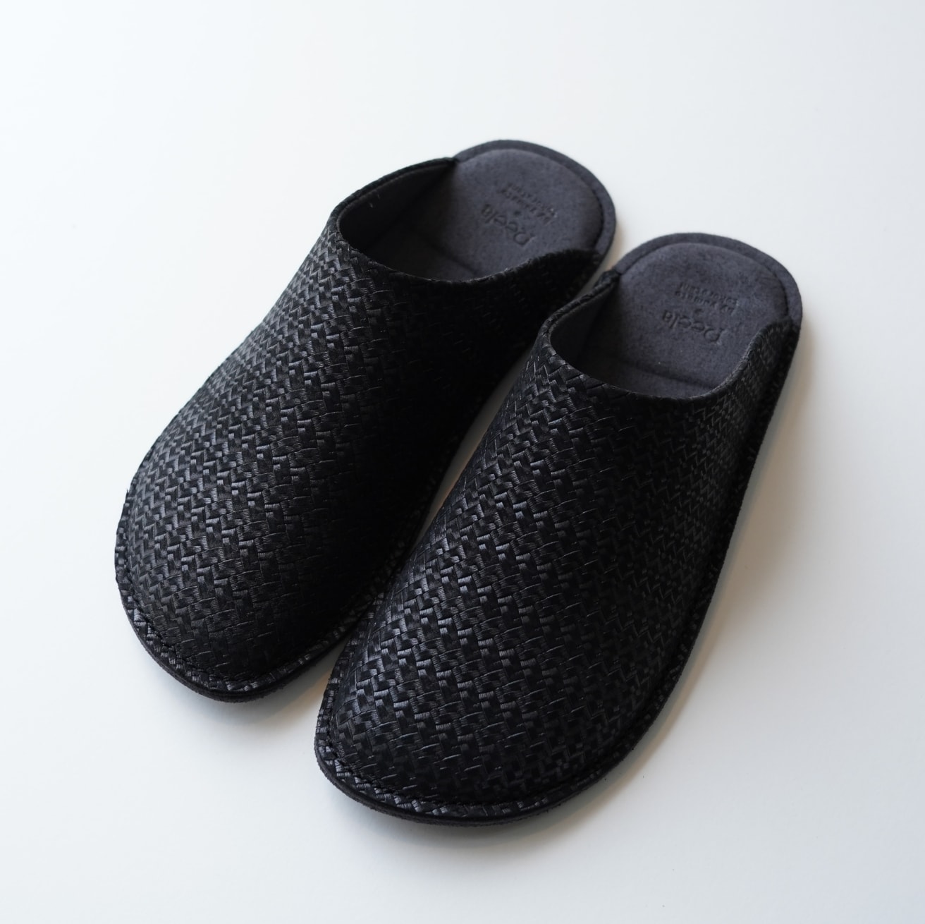エンボスレザー BLK(ブラック)