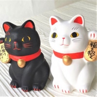 猫雑貨 置物 猫グッズ ハンドメイド 招き猫 ねこ [白黒・小判猫]　2種類 猫雑貨 厄除け 病除け 福招き 金運上昇 ギフト 玄関飾り 猫人形 谷中堂 開店祝い 引っ越し祝い