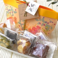 送料無料(一部地域を除く）焼き菓子詰め合わせ　バラエティーバッグ　肉球マドレーヌ　　