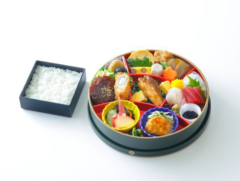 日替り 刺身入り (水曜日・土曜日)【お持ち帰り容器（刺身あり）】