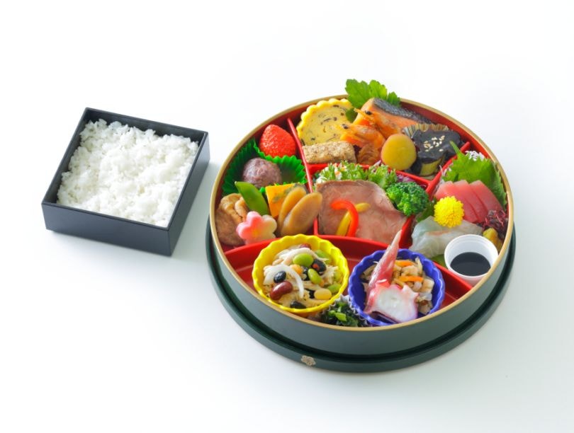 日替り 刺身入り (水曜日・土曜日)【お持ち帰り容器（刺身あり）】