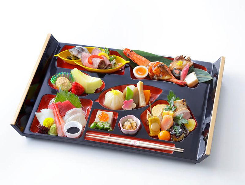 会席割子【お持ち帰り容器（刺身あり）】