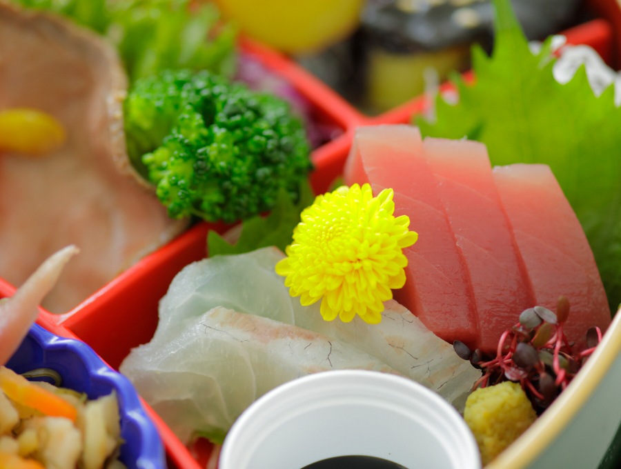 日替り 刺身入り (水曜日・土曜日)