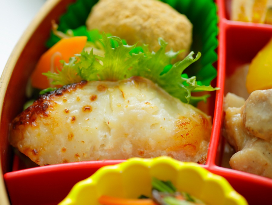 日替り 刺身入り (火曜日・金曜日)