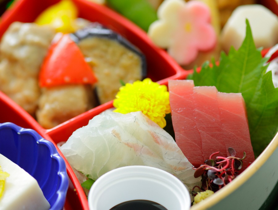 日替り 刺身入り (火曜日・金曜日)