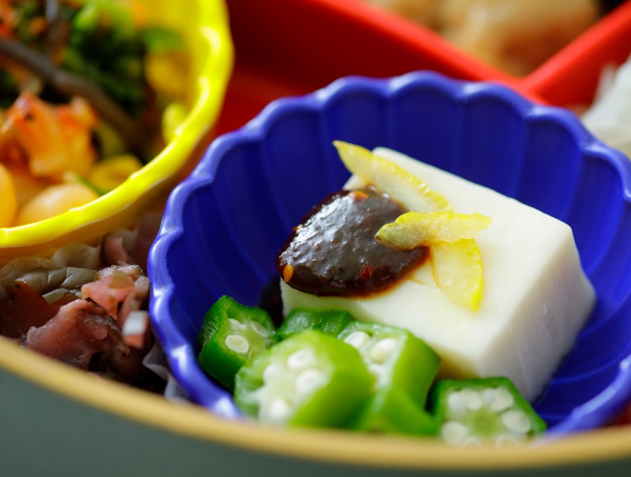 日替り 刺身入り (火曜日・金曜日)