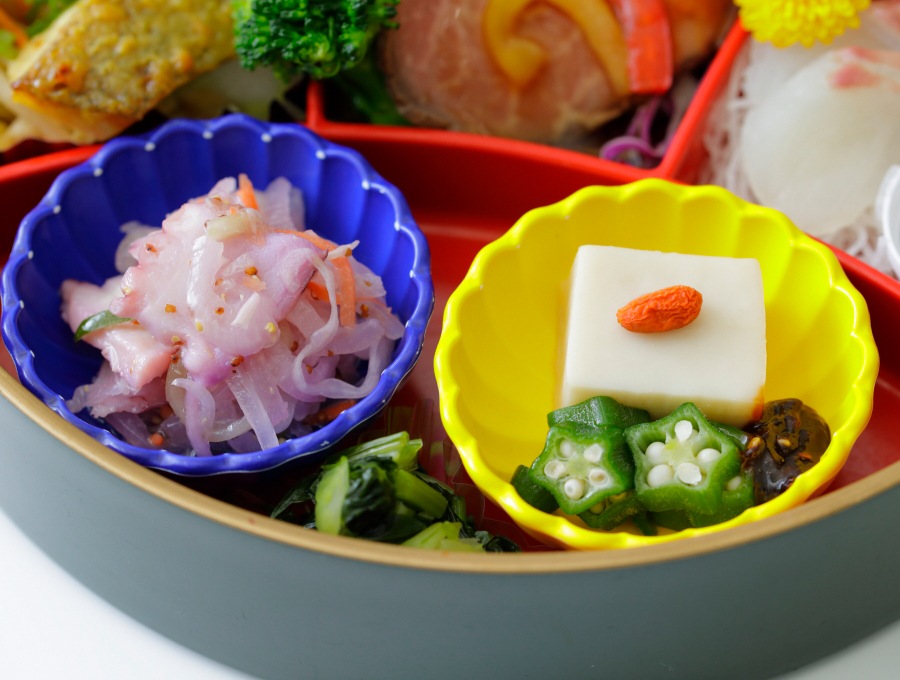 日替り 刺身入り (月曜日・木曜日) 　 　