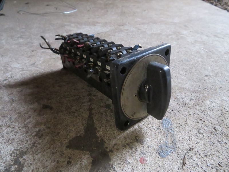 運転台　切り替えスイッチ　YR1500形