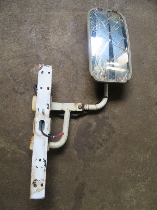 運転席側ミラー（ミラー割れ）