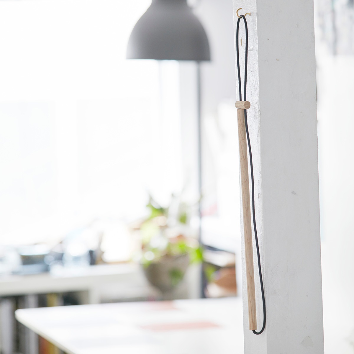 【 Leather Lace Hanger 】様々なメディアで紹介された注目のデザインハンガー