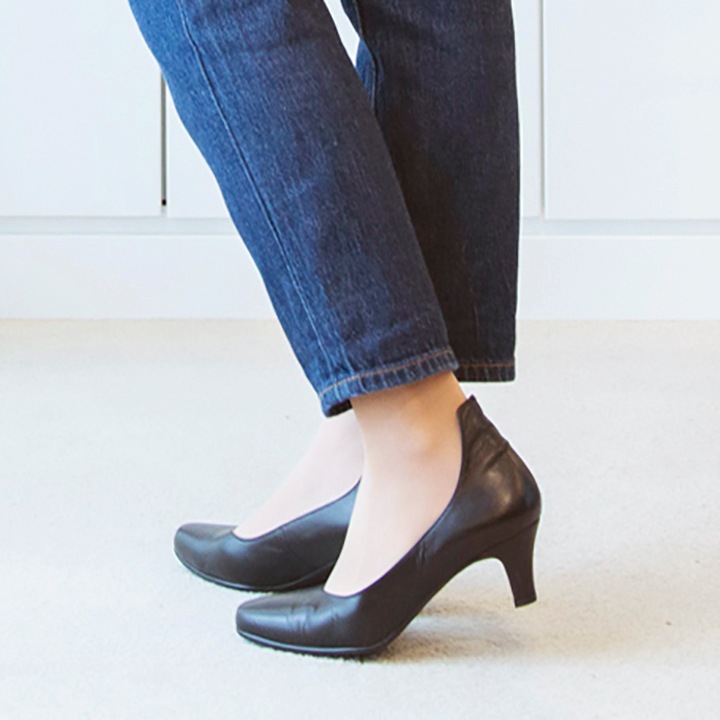 【佳歩と靴　LINE01】くるぶし周囲を引き締めて魅せる　履き心地の良い本革パンプス