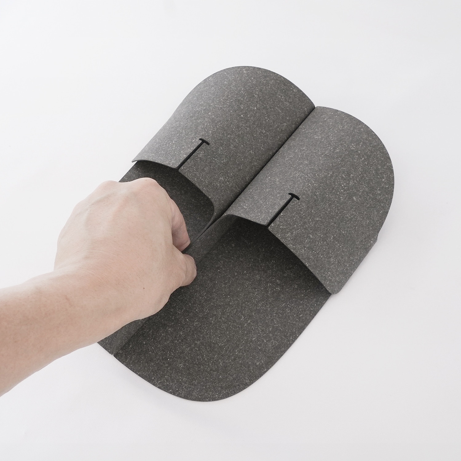 【MONOFORM SLIPPERS】整った置き姿の室内スリッパ(オープンタイプ)