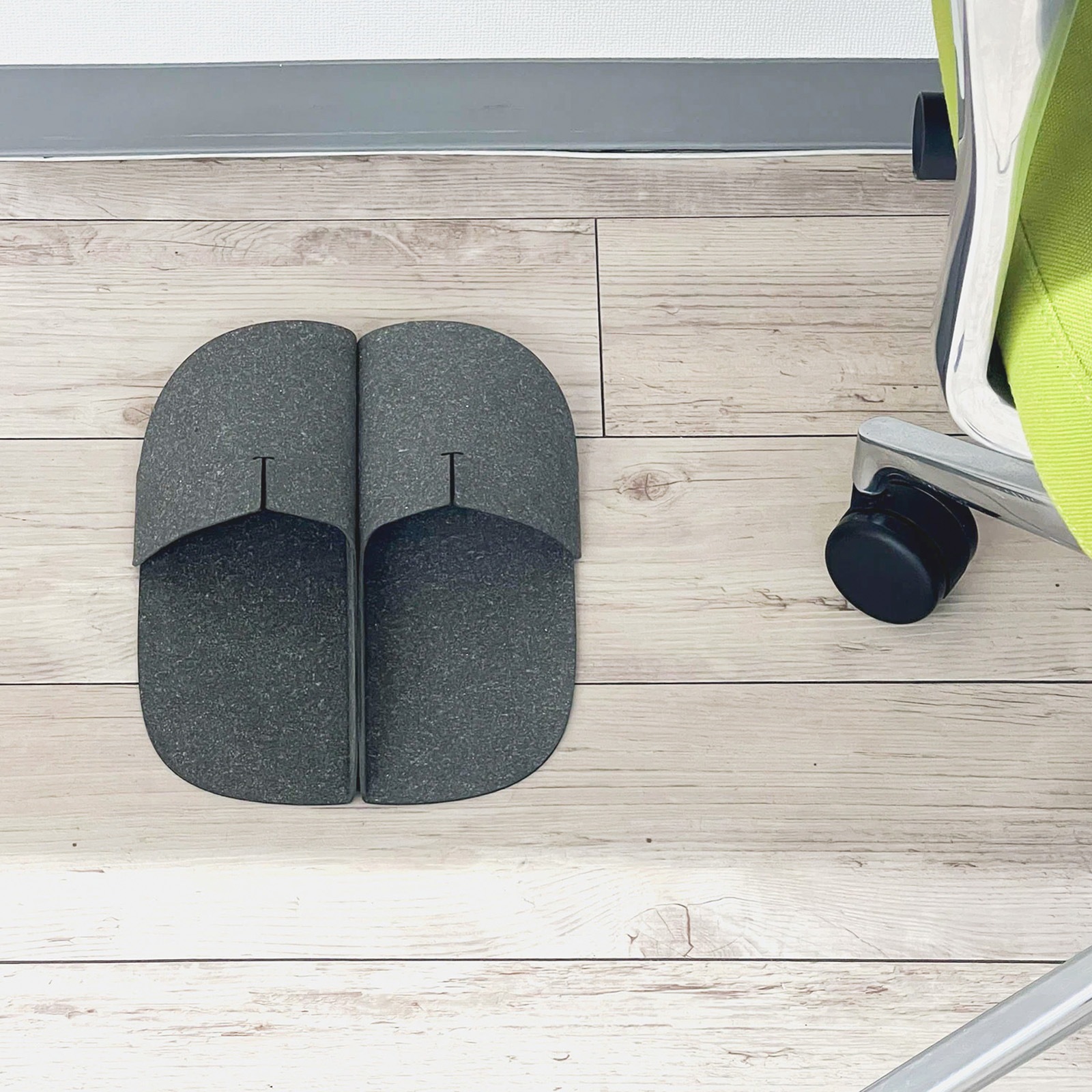 【MONOFORM SLIPPERS】整った置き姿の室内スリッパ（オープンタイプ）