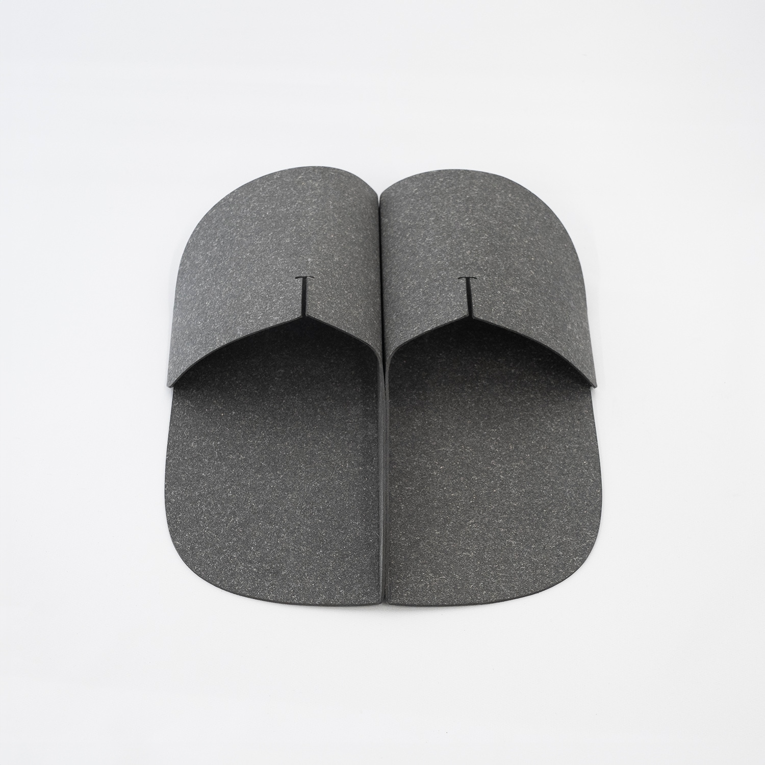 【MONOFORM SLIPPERS】整った置き姿の室内スリッパ(オープンタイプ)