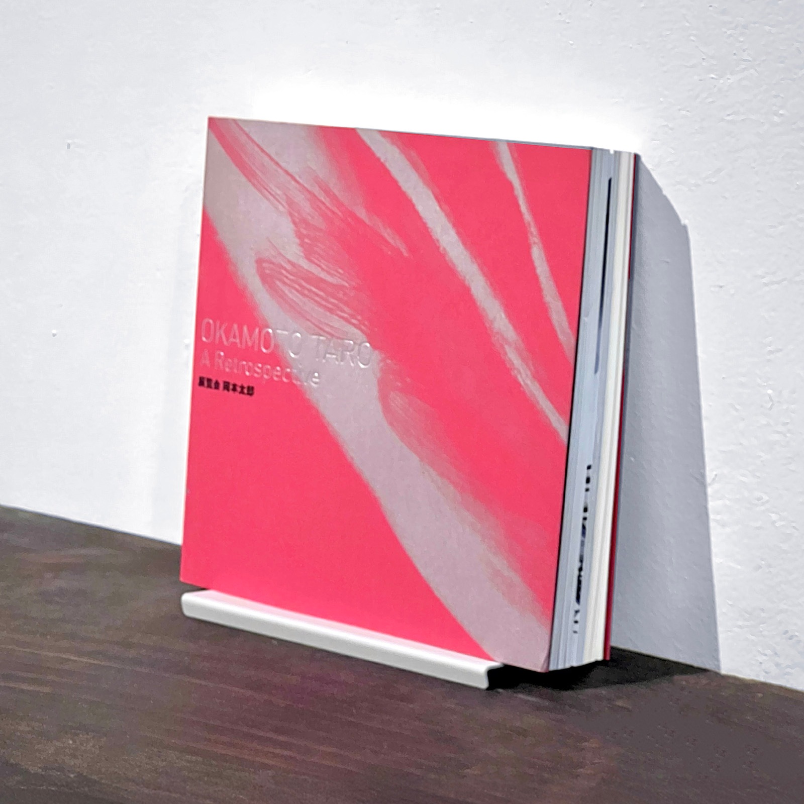 【 9° BOOK STOPPER  】『傾けた本』を滑らせない。本立て、ブックスタンドの新しいカタチ。