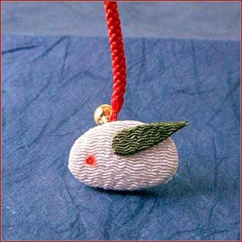 ちりめんストラップ、雪うさぎ