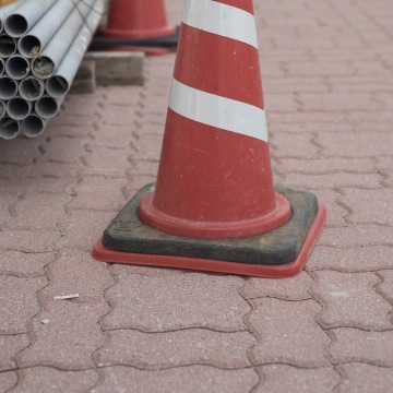 カラーコーン用 パイロン用 コーンベース コーンベッド 100個セット 重し コーンウエイト 養生材 現場資材通販の マモルデ