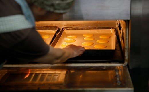 「長崎カステラ」1本とココアにオレンジ風味の餡が絶妙「松浦ろまん」5個
