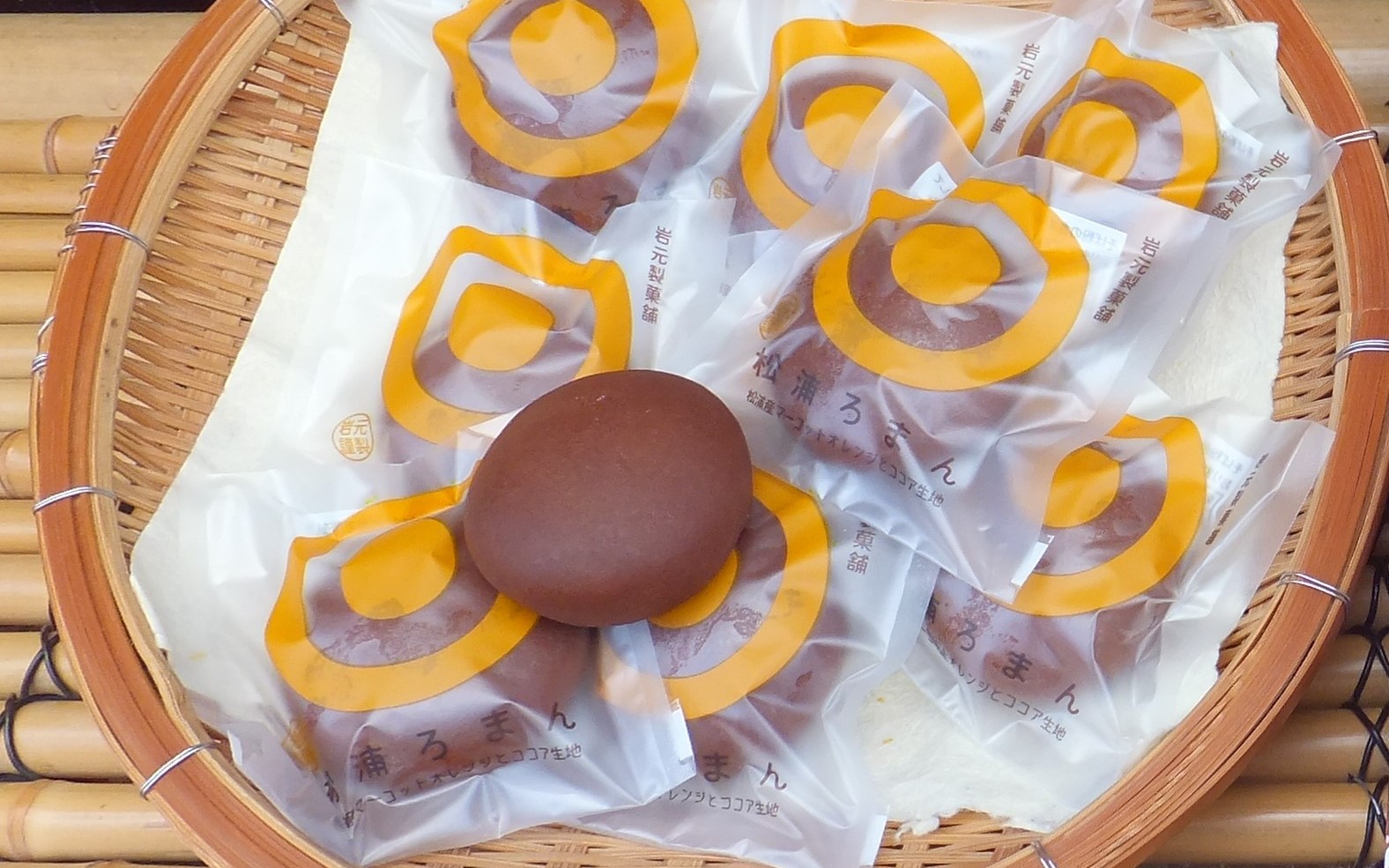 「長崎カステラ」1本とココアにオレンジ風味の餡が絶妙「松浦ろまん」5個