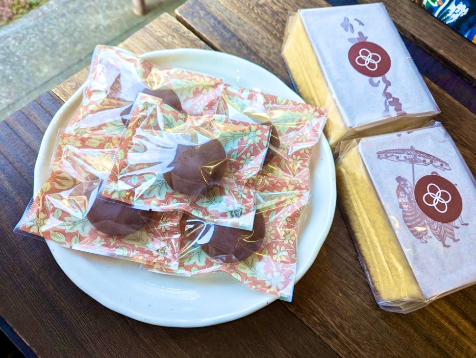 「長崎カステラ」1本とココアにオレンジ風味の餡が絶妙「松浦ろまん」5個
