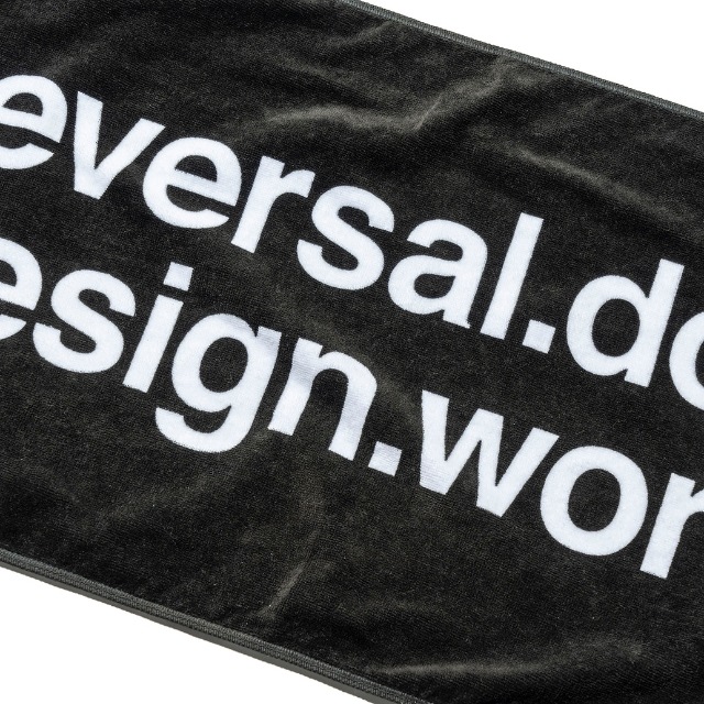 BLACK LOGO SPORTS TOWEL