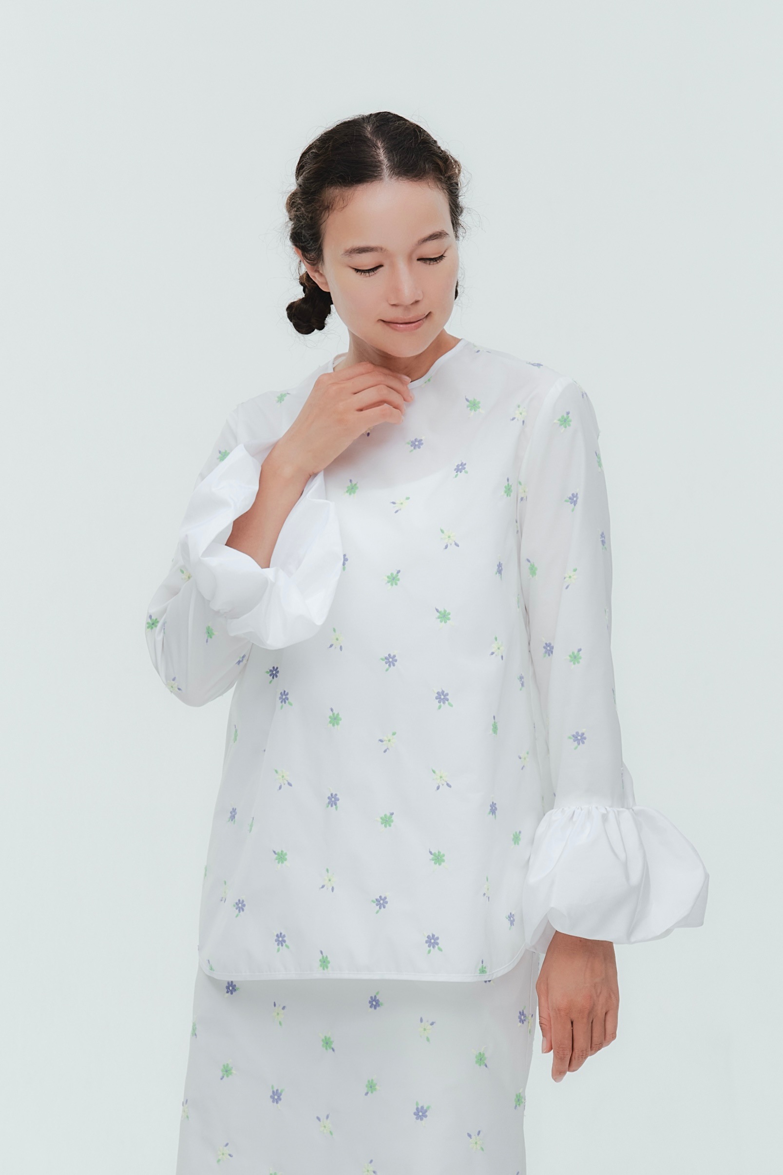 3月下旬発売予定 ブロッサムバルーンカフスブラウス【2026SP】