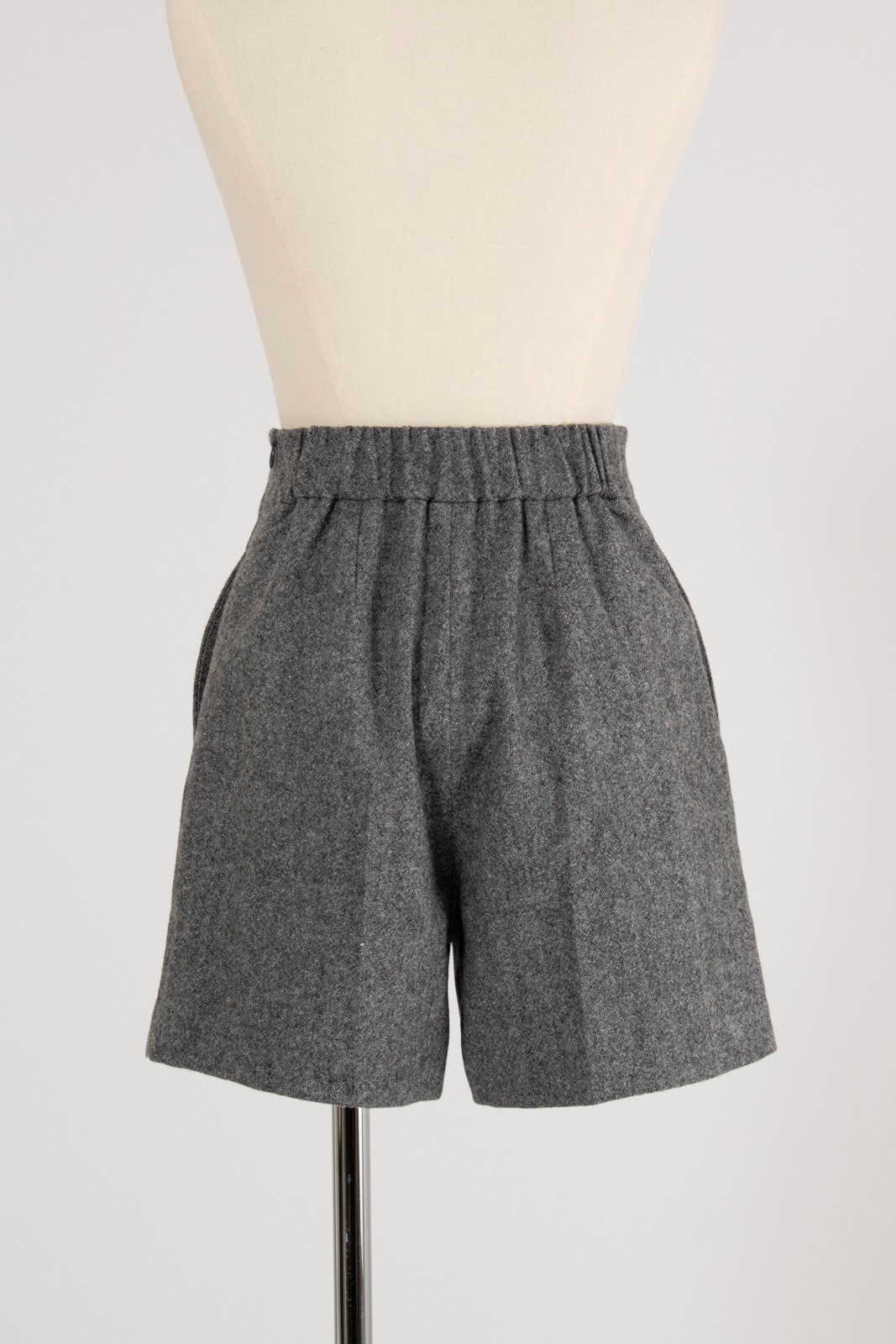 美品 NUMBER (N)INE 02AW ジョージ期 ウールショートパンツ 美品 NUMBER (N)INE 02AW ジョージ期 ウールショートパンツ
