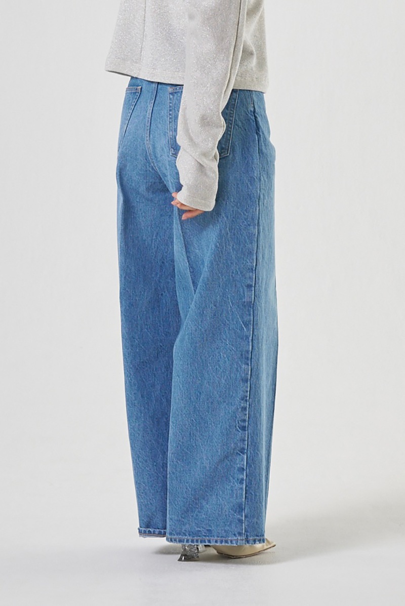 【新品タグ付き】yori  ＡＷコレクション　デニムパンツ 新品タグ付き】yori AWコレクションデニムパンツ