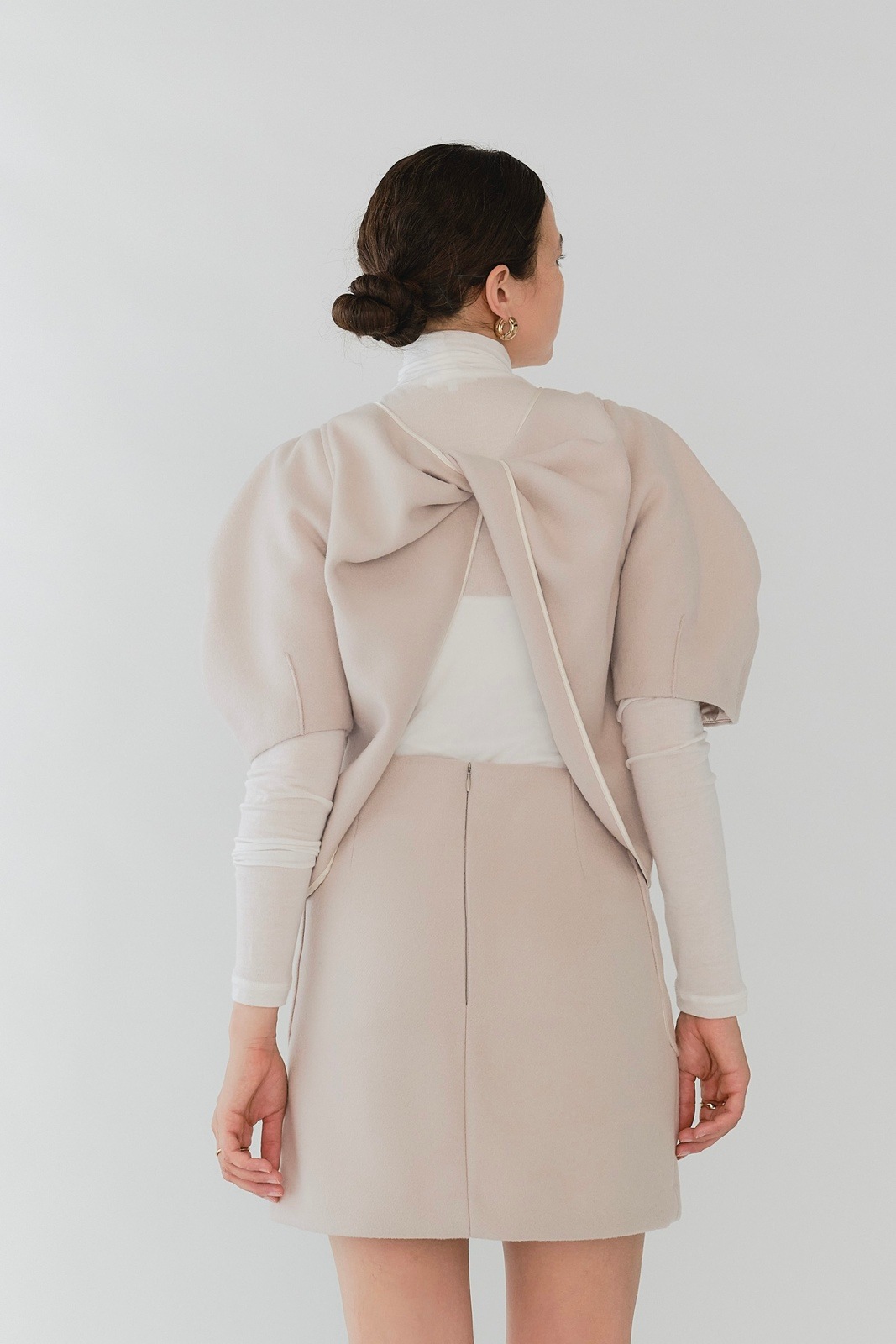 11月下旬発送予定 バックツイストウールトップス【2025AW