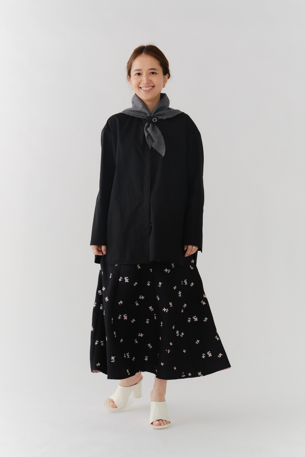 新品未使用】yori/shirocon ループスカーフブラウス2025AW